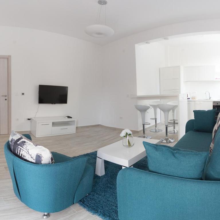 Nautilus Apartments - One-Bedroom Apartment with Balcony - 4