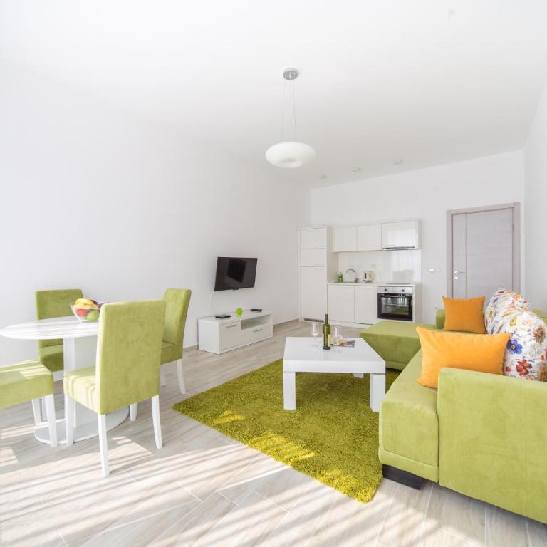 Nautilus Apartments - One-Bedroom Apartment with Sea View - 1