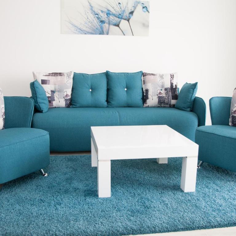 Nautilus Apartments - One-Bedroom Apartment with Balcony - 2