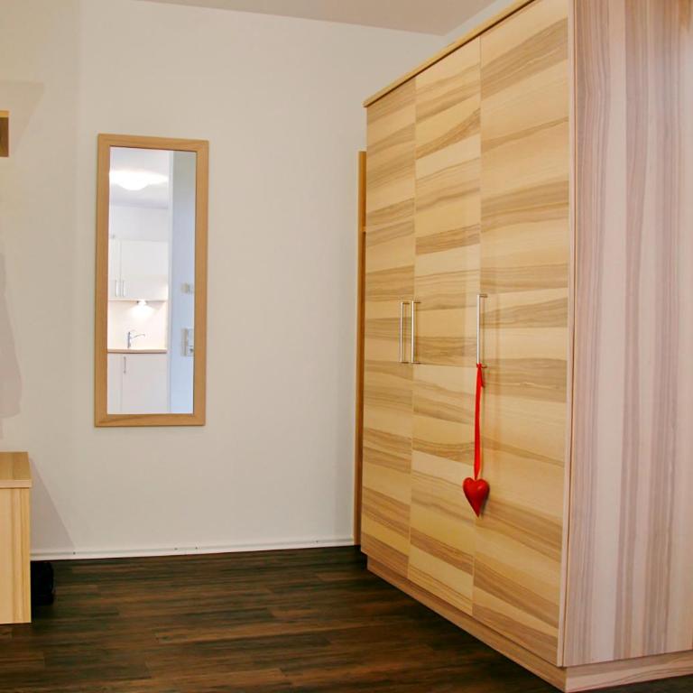 Seehotel und Appartements Schnöller - Familienzimmer mit Balkon - 4