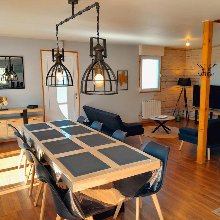 CHALET RÉCENT - BILLARD - BABYFOOT - PING PONG - MINI GOLF - WIFI - JARDIN - TERRASSE - 4 CHAMBRES - 2 à 8 PERSONNES - Chalet - 18