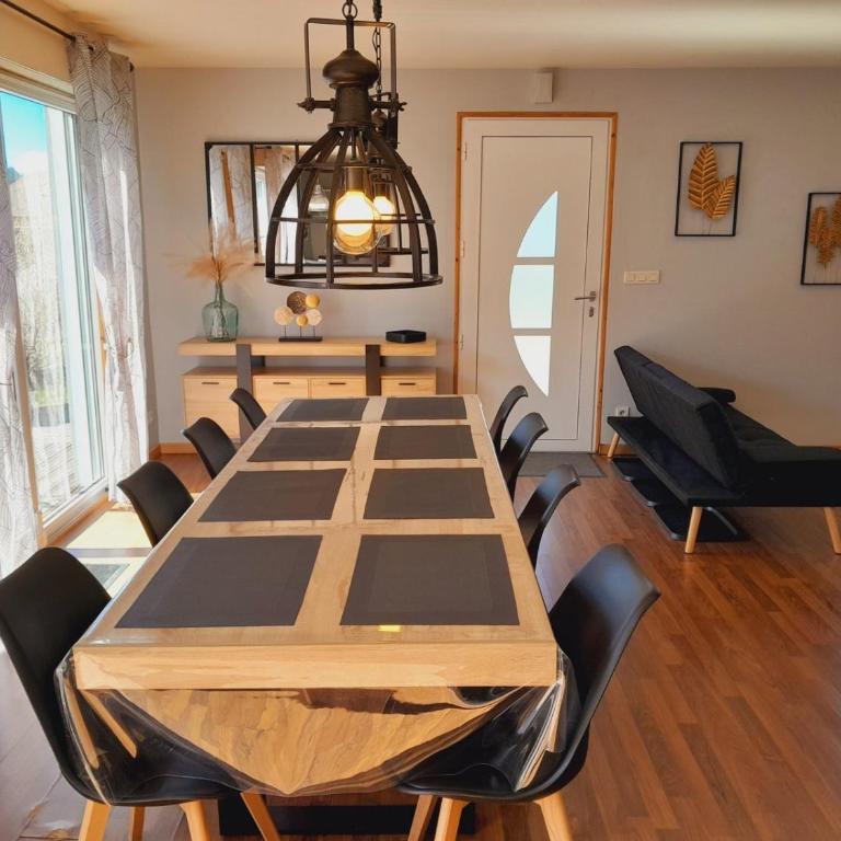 CHALET RÉCENT - BILLARD - BABYFOOT - PING PONG - MINI GOLF - WIFI - JARDIN - TERRASSE - 4 CHAMBRES - 2 à 8 PERSONNES - Chalet - 17