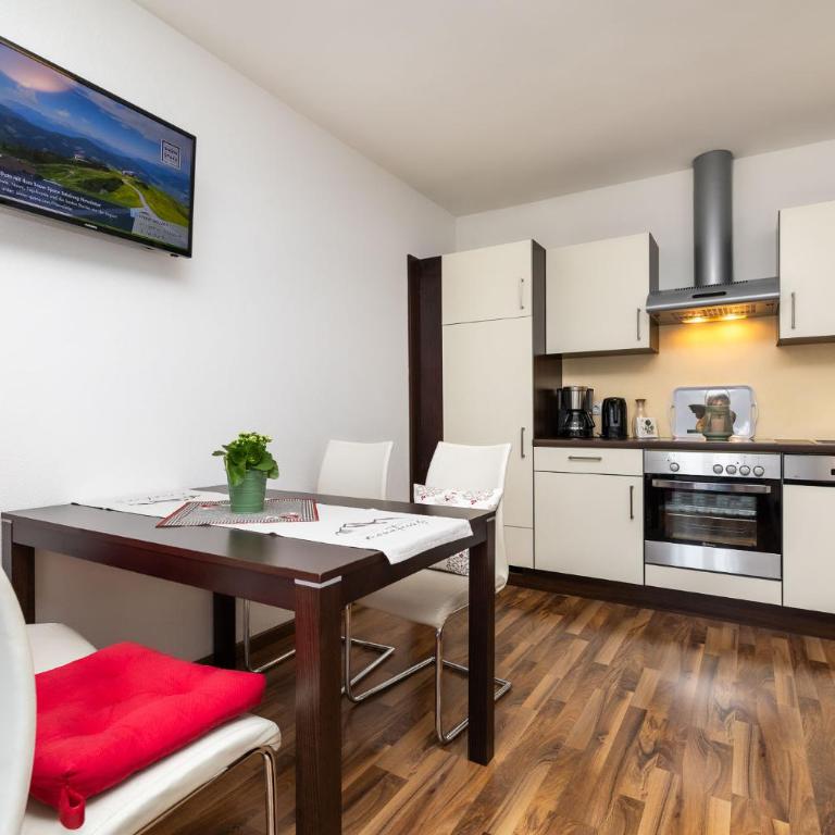 Pension Kreuzer - One-Bedroom Apartment with Balcony - 7