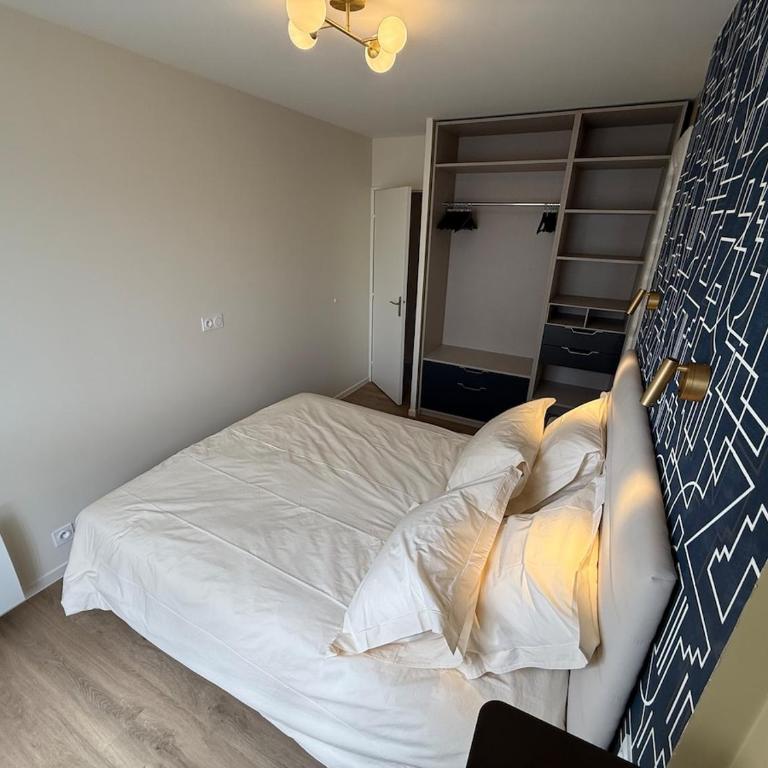 Le Prisme - Two-Bedroom Apartment - 31