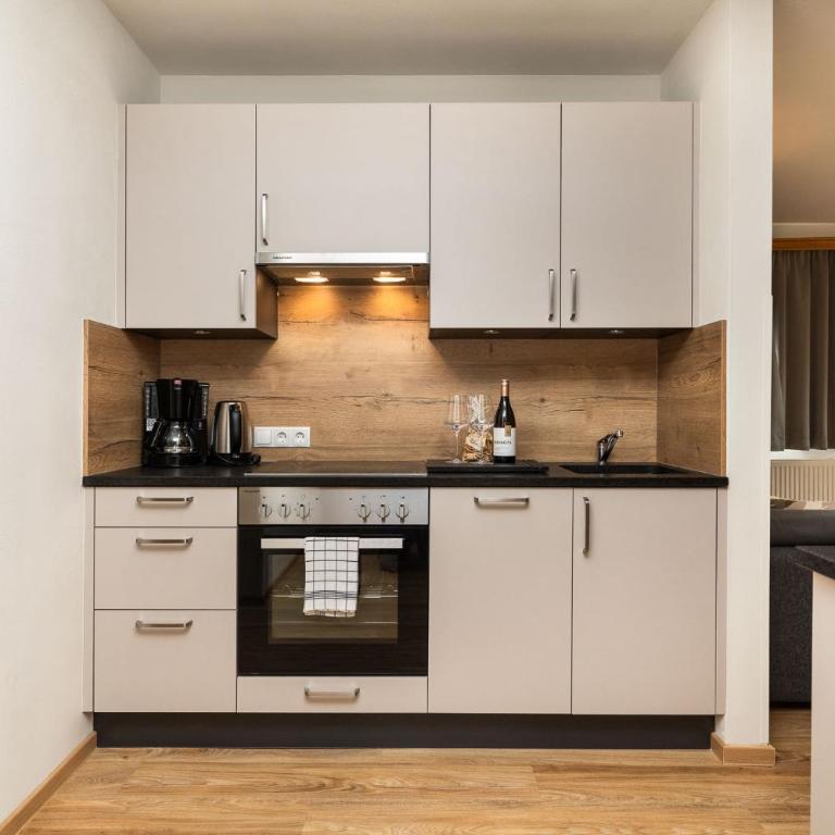 Pension Kreuzer - Two-Bedroom Apartment with Balcony - 13