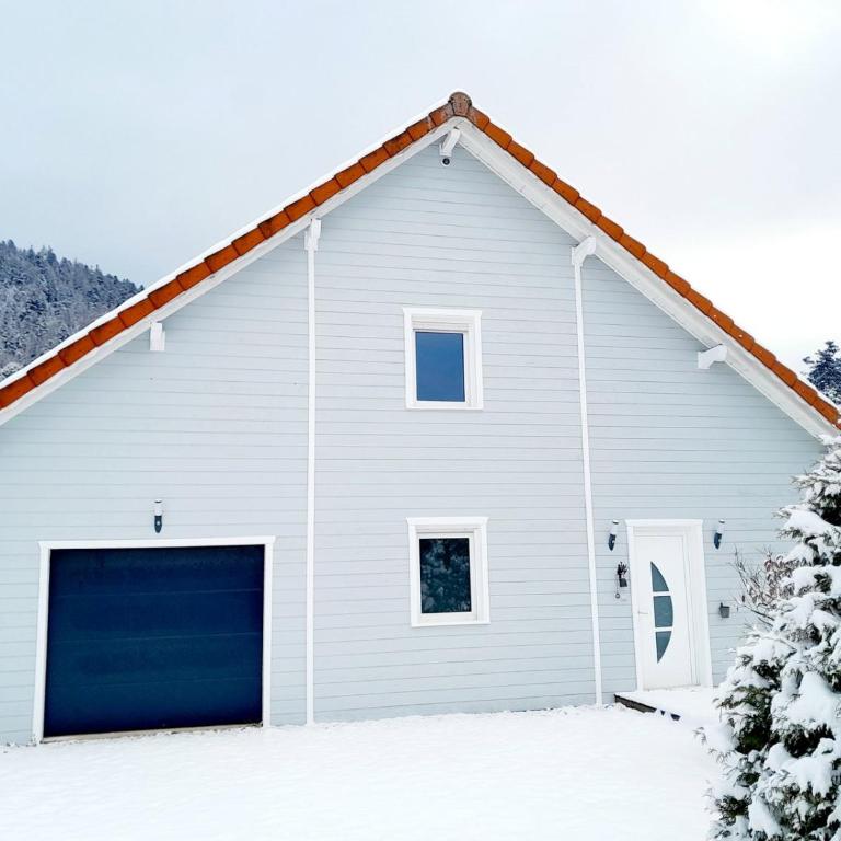 CHALET RÉCENT - BILLARD - BABYFOOT - PING PONG - MINI GOLF - WIFI - JARDIN - TERRASSE - 4 CHAMBRES - 2 à 8 PERSONNES - Chalet - 51