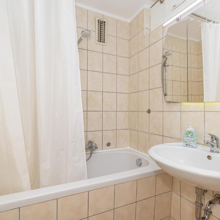 Großzügiges Apartment nahe Altstadt mit Balkon - Apartment mit 3 Schlafzimmern und Balkon - 8