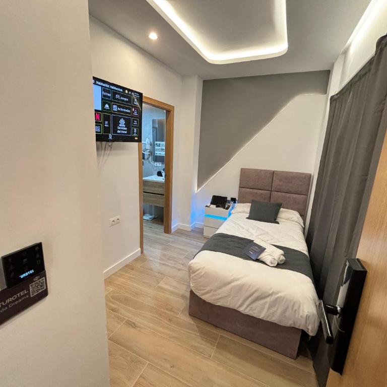 Hotel Almona - Deluxe Single Room - 8