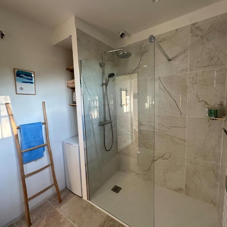 Haut de Villa classé 3 étoiles de 90m2, terrasse vue mer, plages à 5min - Appartement 3 Chambres - 20