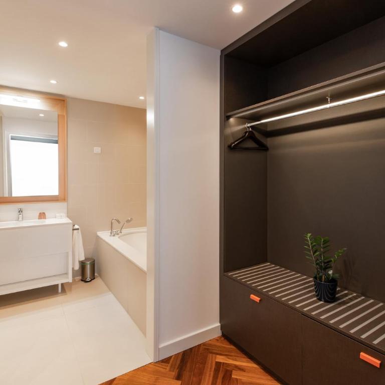 Crowne Plaza Podgorica by IHG - Diplomatic King Suite - 1