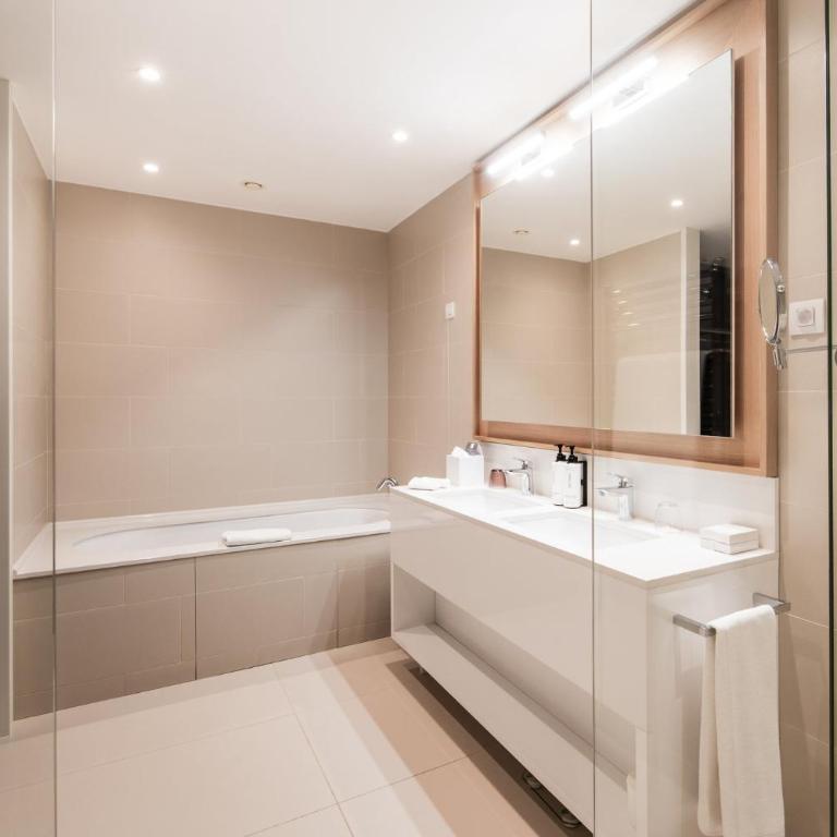 Crowne Plaza Podgorica by IHG - One-Bedroom Suite - 1