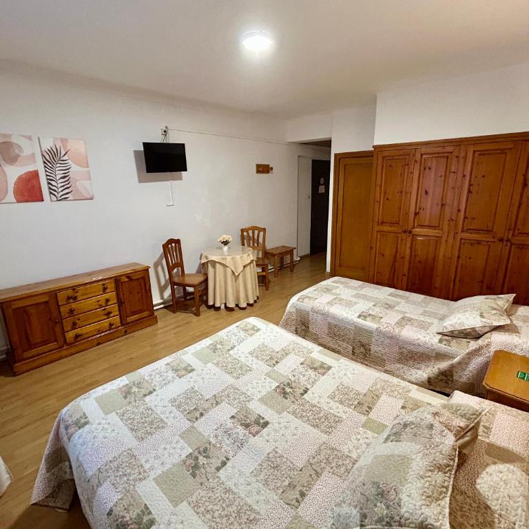Hostal Estació - Habitación Triple Clásica - 4