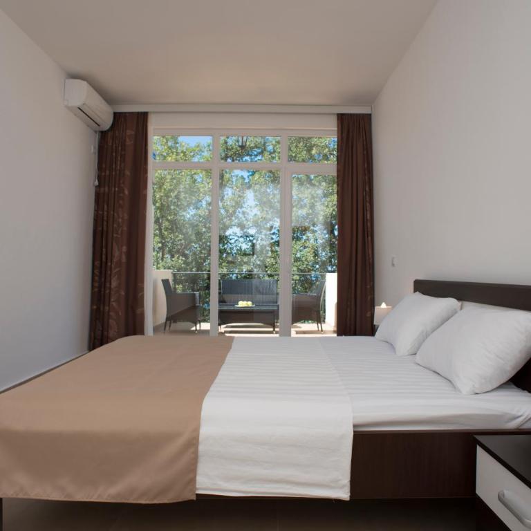 Berg Apartments - Two-Bedroom Apartment with Terrace and Sea View - 13