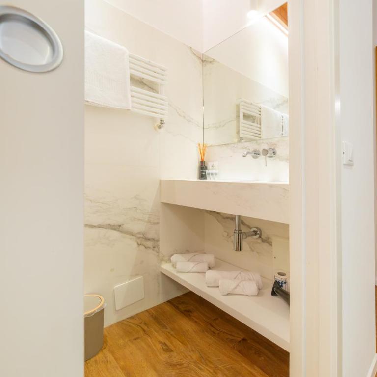 ApartmentsArena - Mustacchi Rooms - Camera Matrimoniale con Bagno Privato - 17