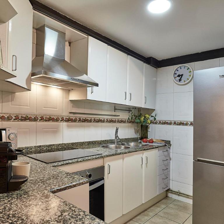 BBarcelona Parallel Apartment - Two-Bedroom Apartment - 12