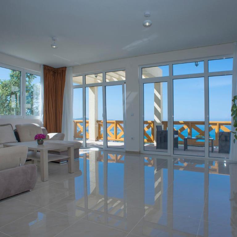 Berg Apartments - One-Bedroom Apartment with Terrace and Sea View - 10