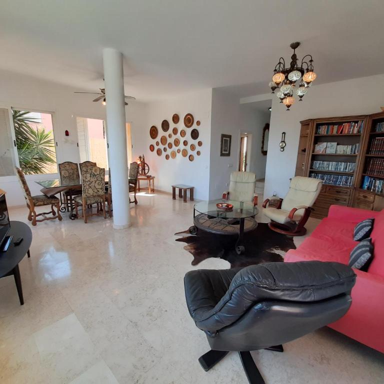 Casa Calaiza - Three-Bedroom House - 8