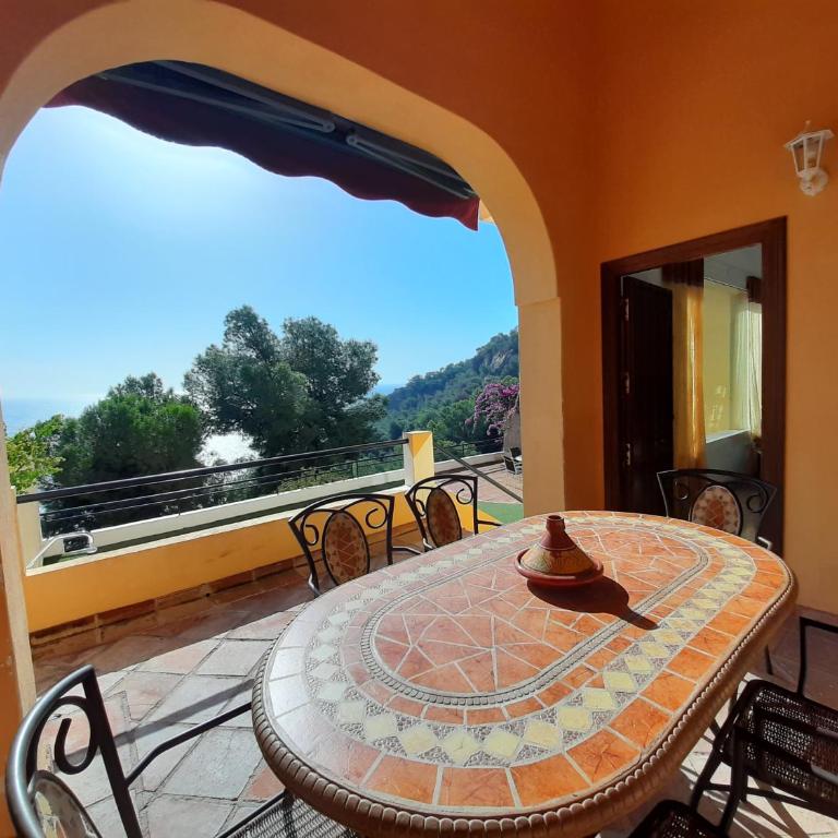 Casa Calaiza - Three-Bedroom House - 9