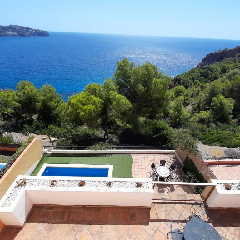 Casa Calaiza - Three-Bedroom House - 10