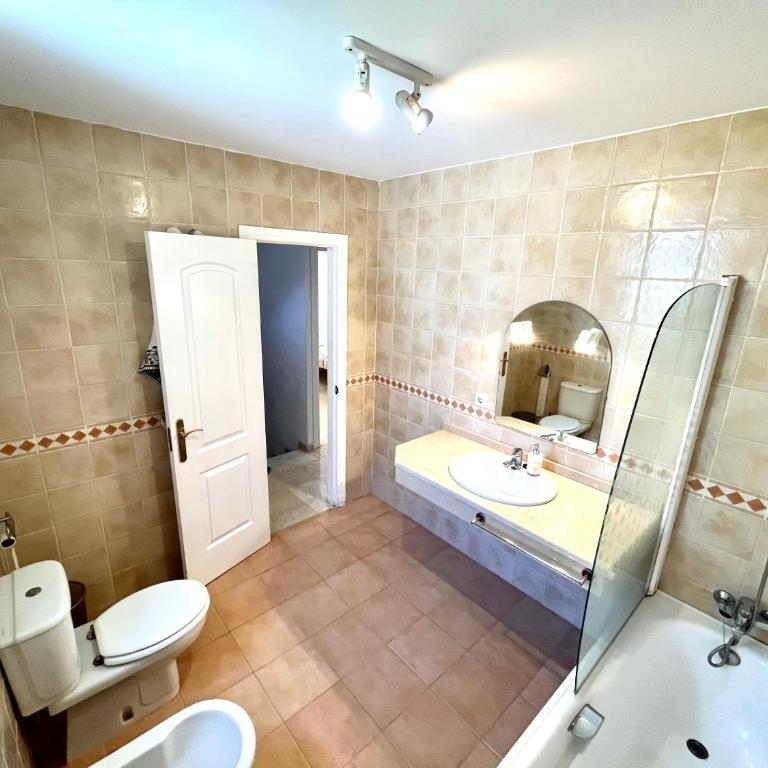 Casa Calaiza - Three-Bedroom House - 13
