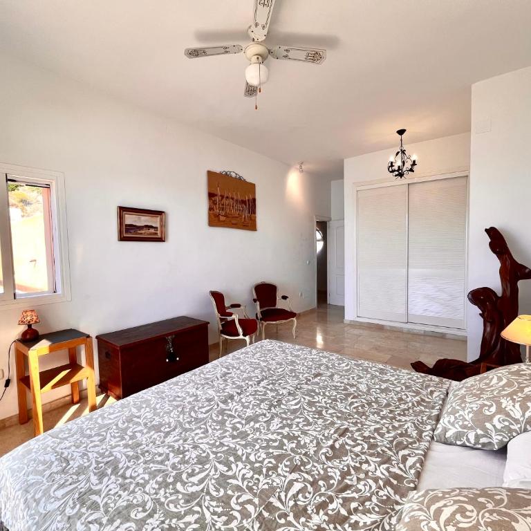 Casa Calaiza - Three-Bedroom House - 14
