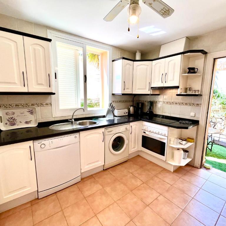 Casa Calaiza - Three-Bedroom House - 34
