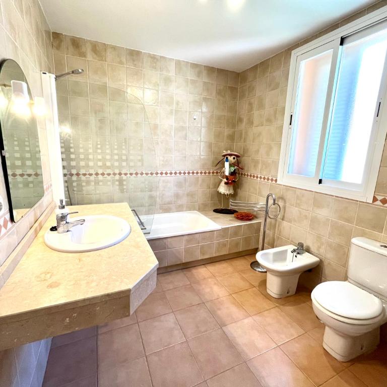 Casa Calaiza - Three-Bedroom House - 35