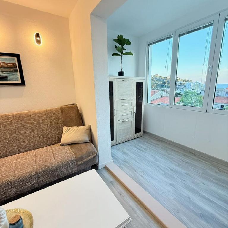 Aurora Apartment - Two-Bedroom Apartment - 8