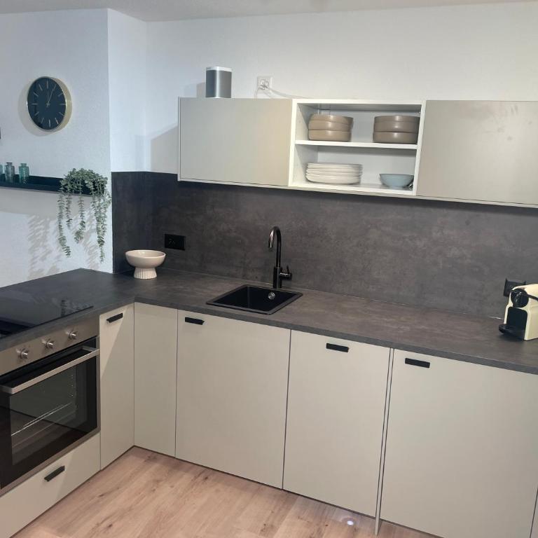 Ambiente Appartement C2 - moderne Ferienwohnung mit Terrasse in Leukerbad - Apartment mit 1 Schlafzimmer und Terrasse - 12