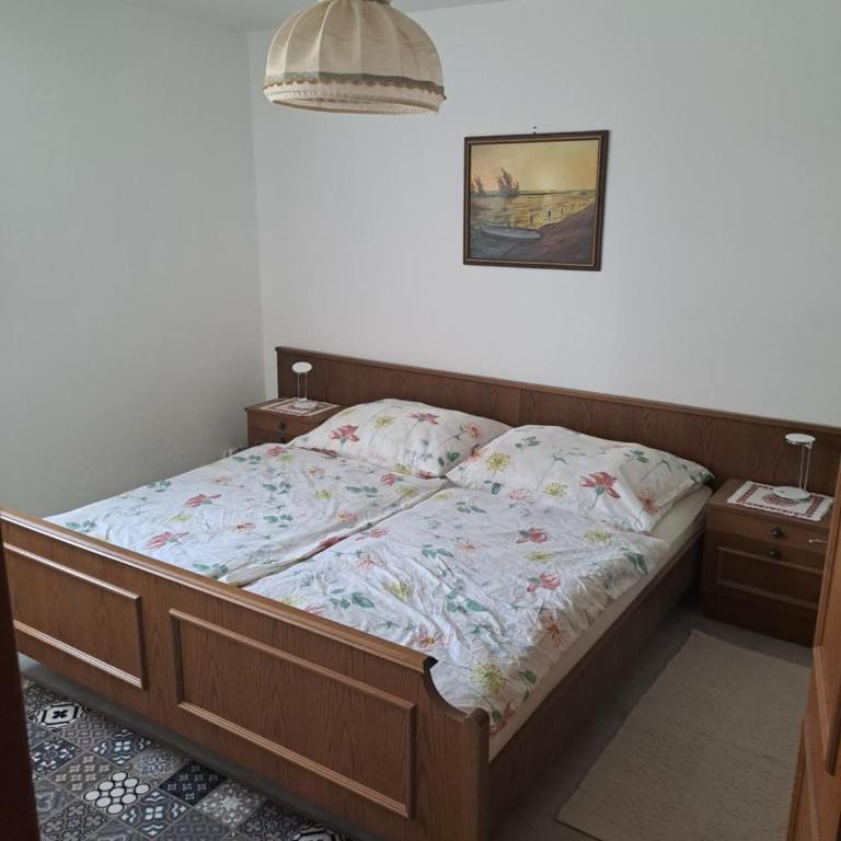 Johannes Gusterer - Three-Bedroom Apartment with Bathroom - 8