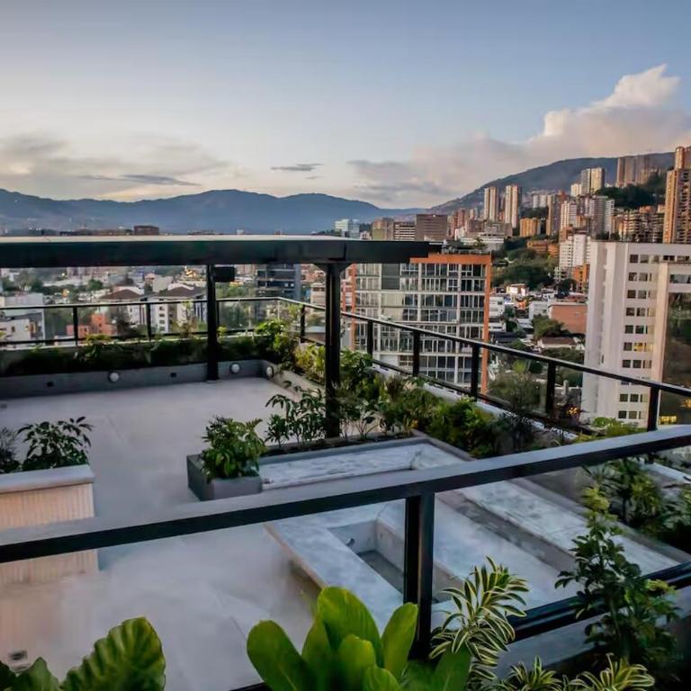 Luxury Poblado Apt Patio Bonito Brand New! Modern - Two-Bedroom Apartment with Balcony - 34