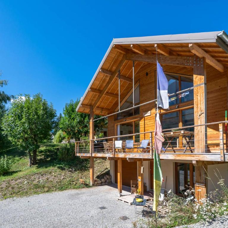 Maison Outhera - Chambre d'hôtes - Chambre Double ou Lits Jumeaux avec Salle de Bains Privative - 13