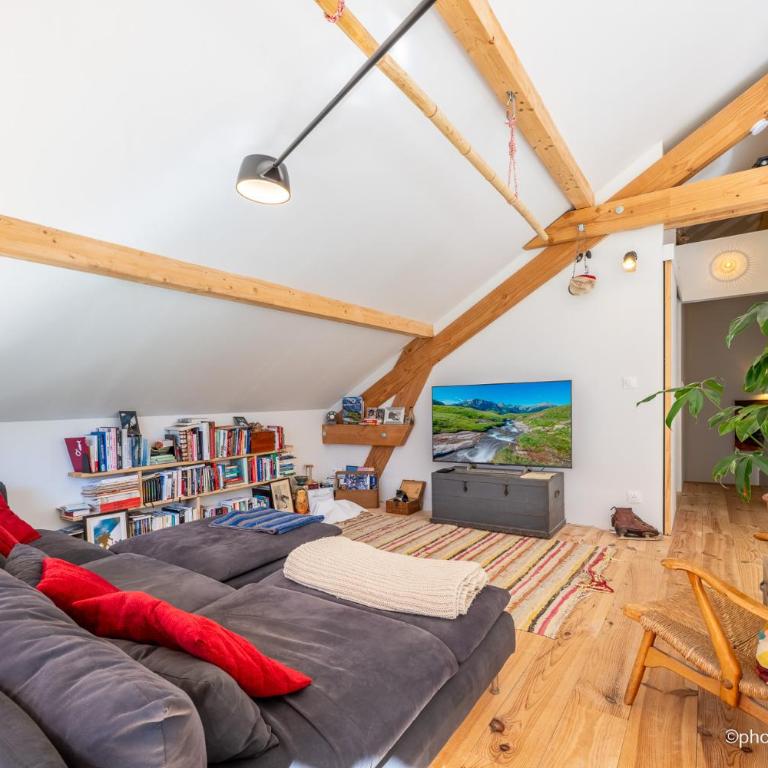 Maison Outhera - Chambre d'hôtes - Chambre Double ou Lits Jumeaux avec Salle de Bains Privative - 17