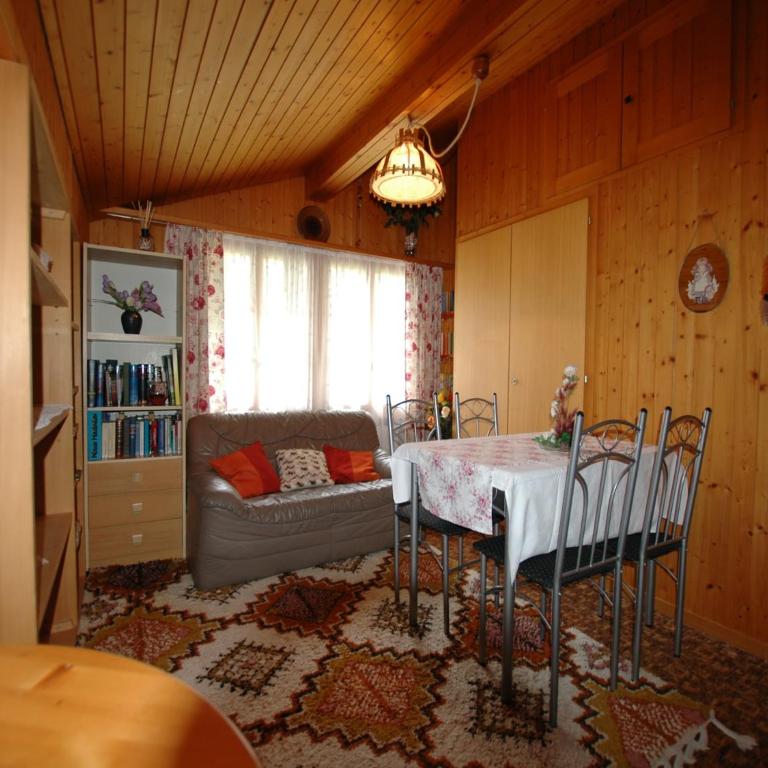 Chalet in Wilderswil with Jungfrau Views - Ferienhaus mit 2 Schlafzimmern - 2