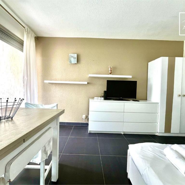 LE CLAPOTIS, Studio avec terrasse quartier port , wifi - Estudio - 8