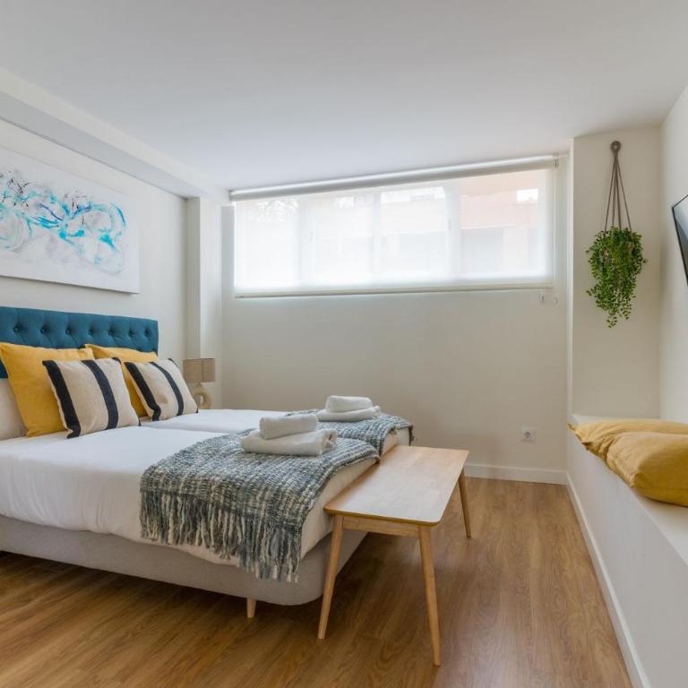 Modern and wide- 3Bd 25 Bth- Plaza Castilla - Three-Bedroom Apartment - 1