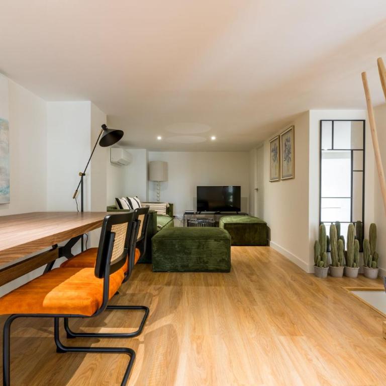 Modern and wide- 3Bd 25 Bth- Plaza Castilla - Three-Bedroom Apartment - 3