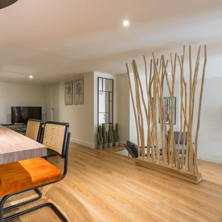 Modern and wide- 3Bd 25 Bth- Plaza Castilla - Three-Bedroom Apartment - 4
