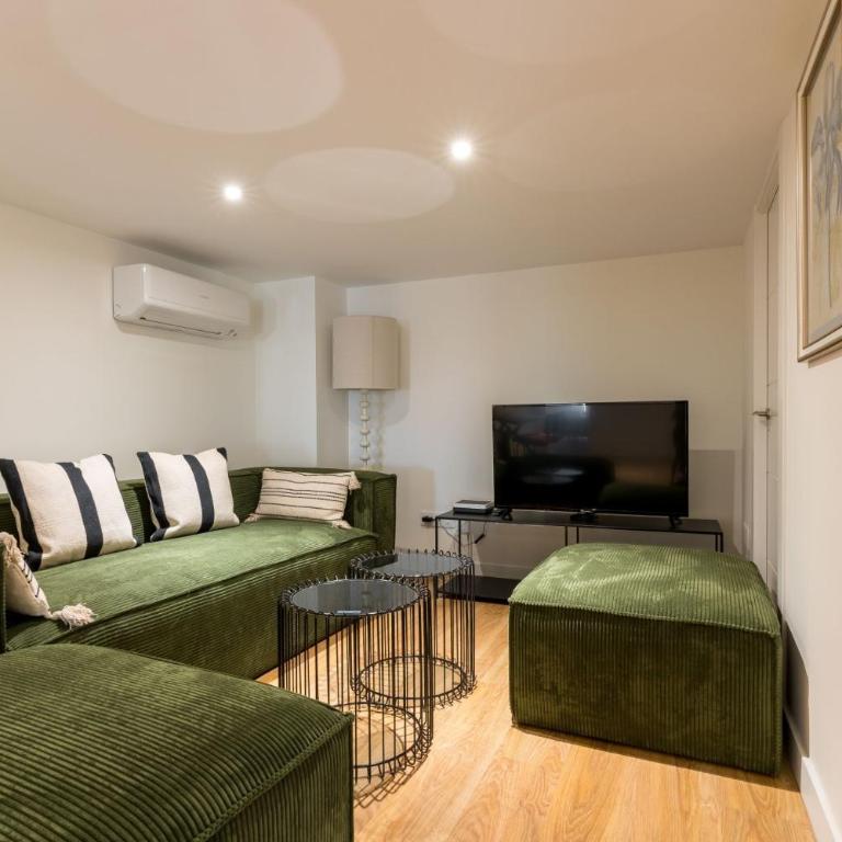 Modern and wide- 3Bd 25 Bth- Plaza Castilla - Three-Bedroom Apartment - 5