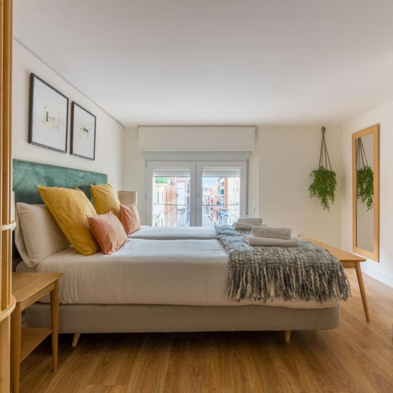 Modern and wide- 3Bd 25 Bth- Plaza Castilla - Three-Bedroom Apartment - 9