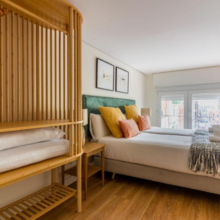 Modern and wide- 3Bd 25 Bth- Plaza Castilla - Three-Bedroom Apartment - 10