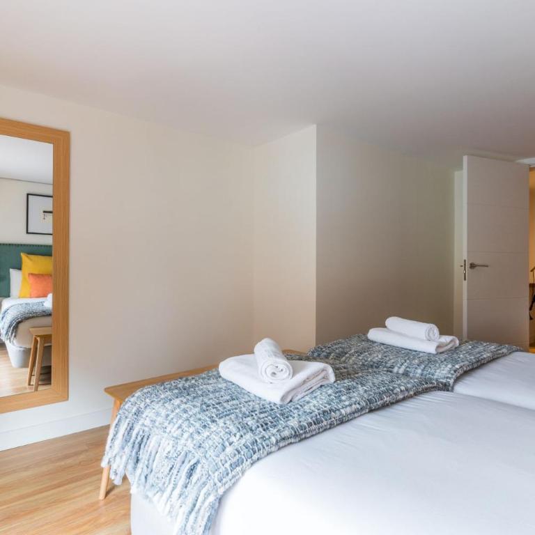 Modern and wide- 3Bd 25 Bth- Plaza Castilla - Three-Bedroom Apartment - 12