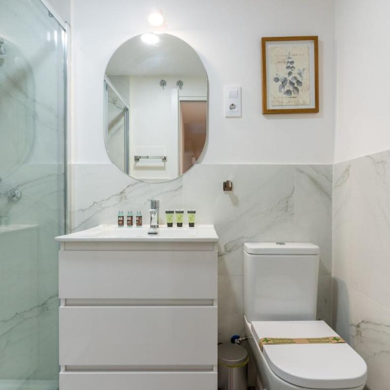 Modern and wide- 3Bd 25 Bth- Plaza Castilla - Three-Bedroom Apartment - 13