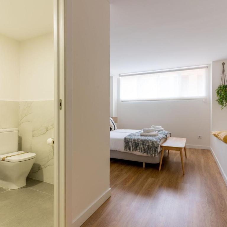Modern and wide- 3Bd 25 Bth- Plaza Castilla - Three-Bedroom Apartment - 15