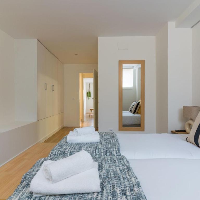 Modern and wide- 3Bd 25 Bth- Plaza Castilla - Three-Bedroom Apartment - 17