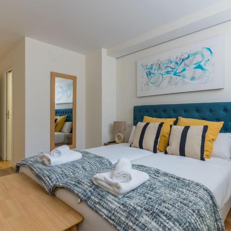 Modern and wide- 3Bd 25 Bth- Plaza Castilla - Three-Bedroom Apartment - 16