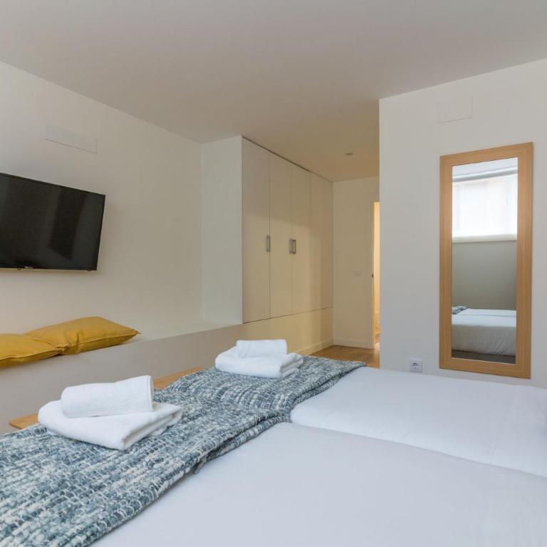 Modern and wide- 3Bd 25 Bth- Plaza Castilla - Three-Bedroom Apartment - 18