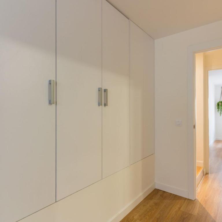 Modern and wide- 3Bd 25 Bth- Plaza Castilla - Three-Bedroom Apartment - 19