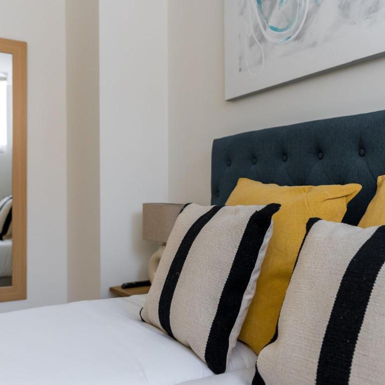 Modern and wide- 3Bd 25 Bth- Plaza Castilla - Three-Bedroom Apartment - 49