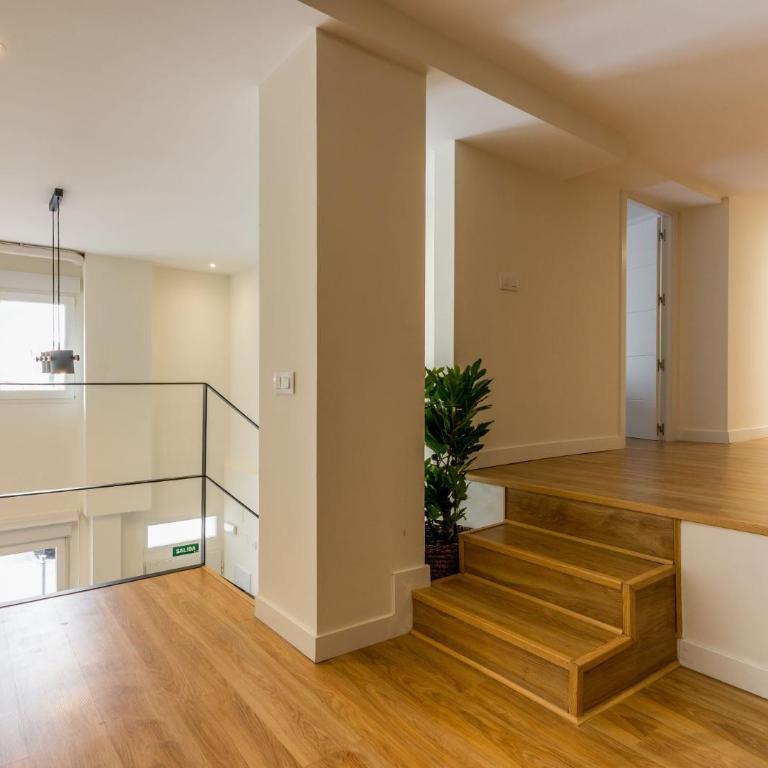 Modern and wide- 3Bd 25 Bth- Plaza Castilla - Three-Bedroom Apartment - 52